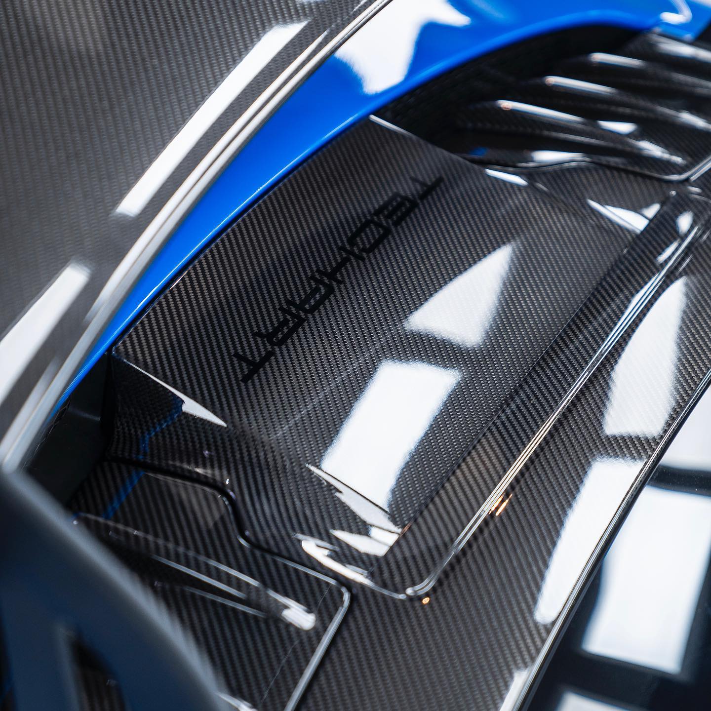 TECHART Panel Air Intake w/ Service Hatch for 992 GT3