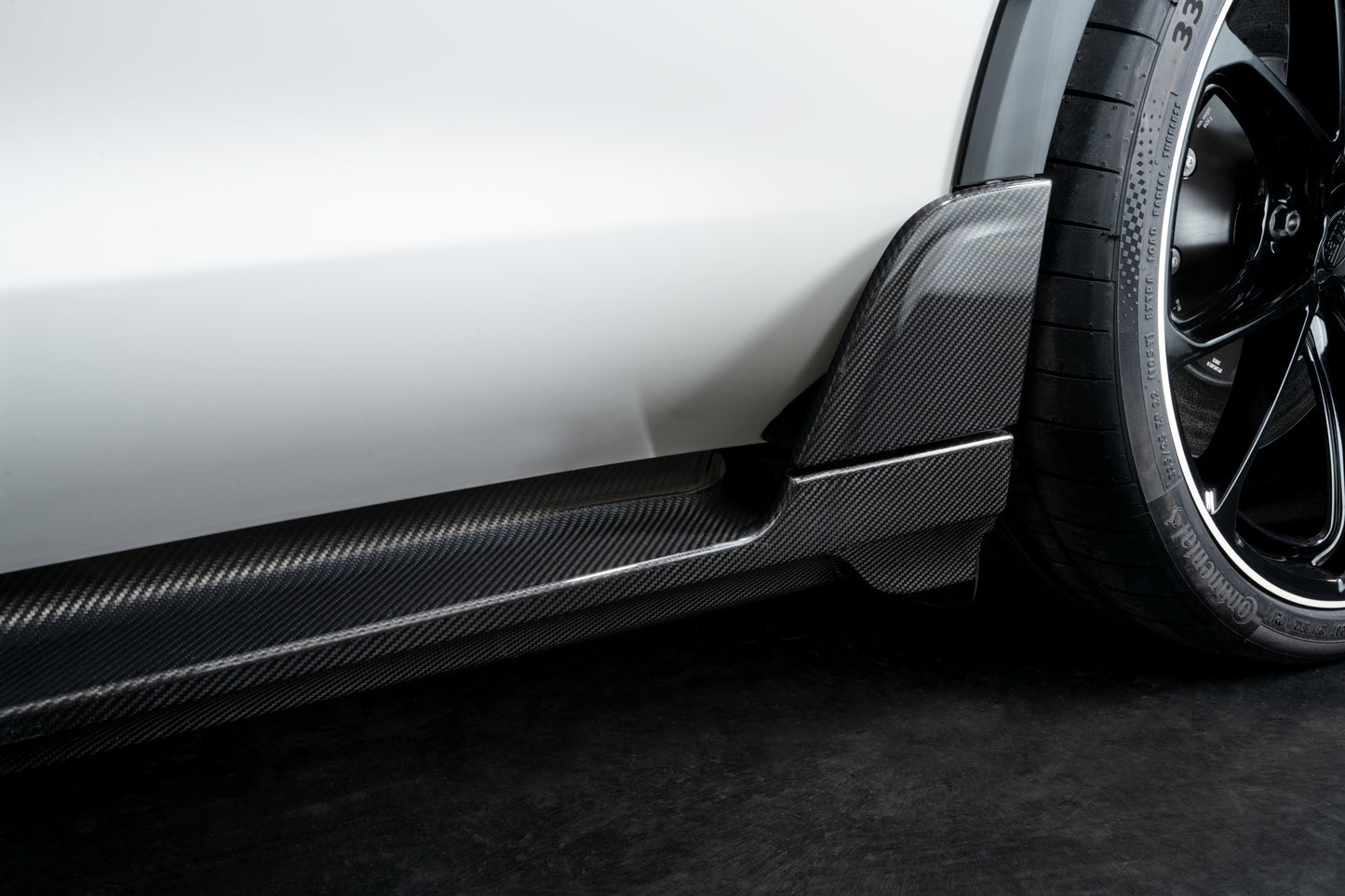 TECHART Carbon Side Skirts with Fin for 9J1 Taycan