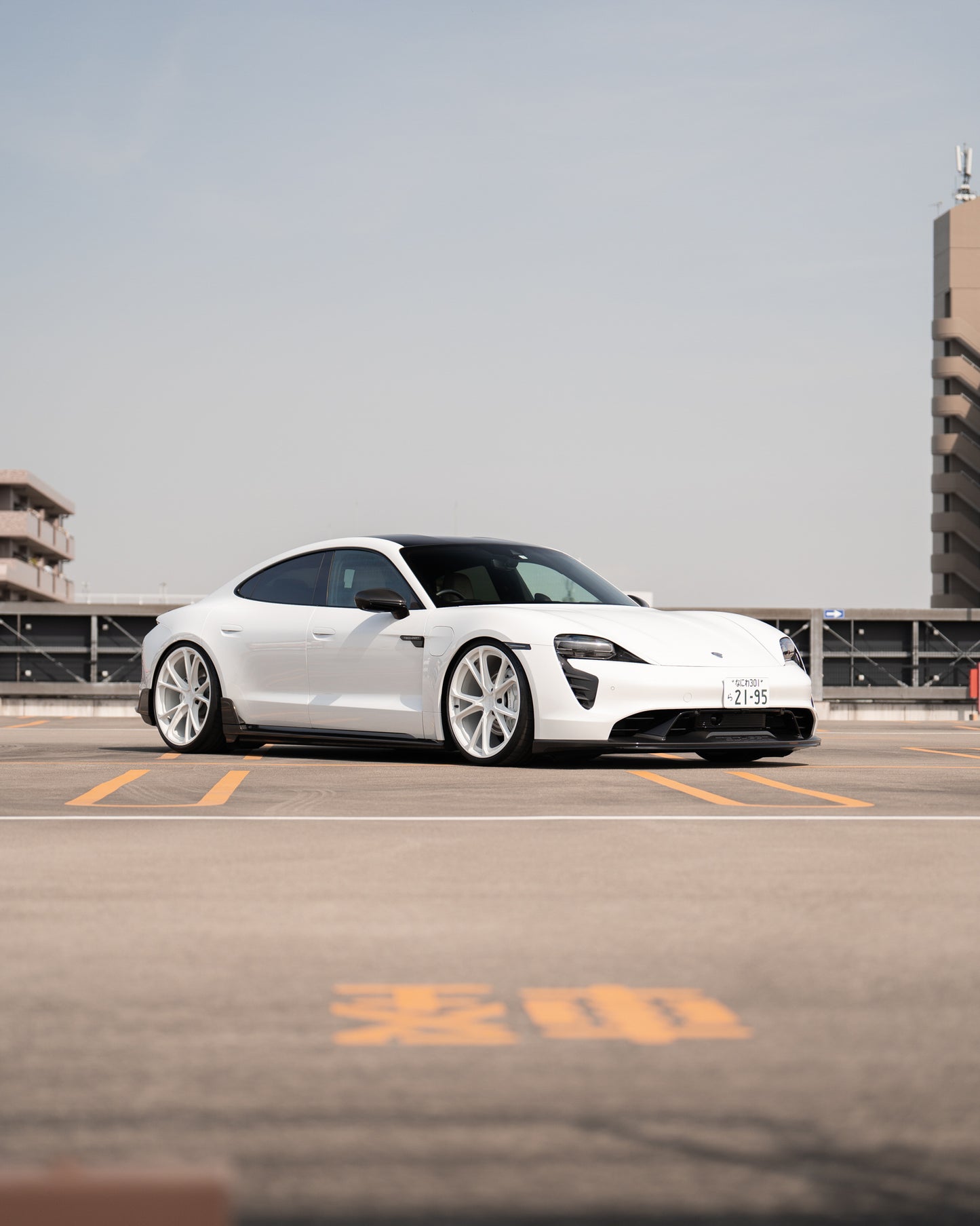 TECHART Carbon Side Skirts with Fin for 9J1 Taycan