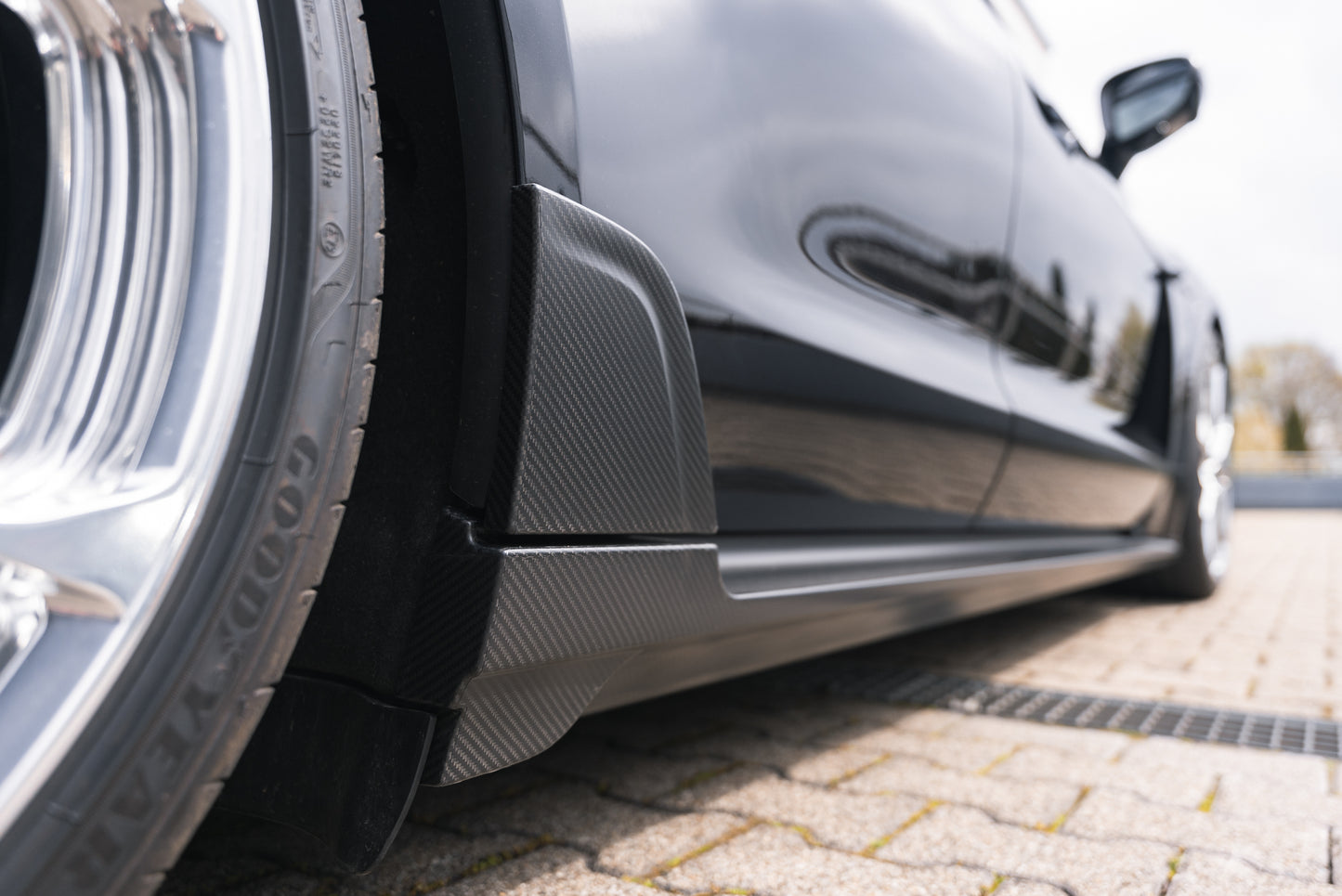 TECHART Carbon Side Skirts with Fin for 9J1 Taycan